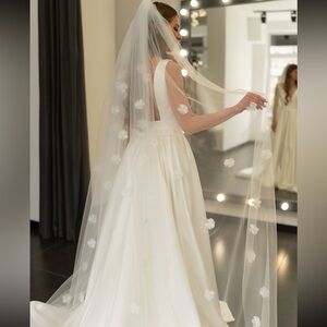 3D floral detail veil, 120 inches, with blusher, light ivory- NEVER WORN